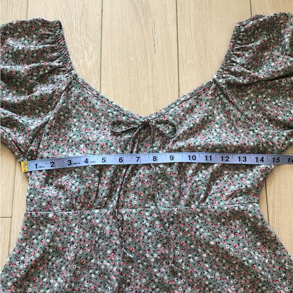 Sienna Sky Off the Shoulder Floral Cut Out Back Top in Grey Size S - Picture 7 of 9